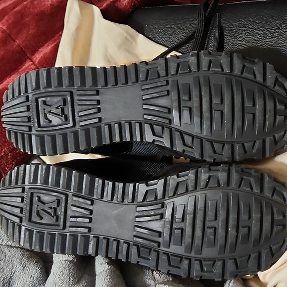 Louis Vuitton Runway Sneaker. - Picture 10 of 12